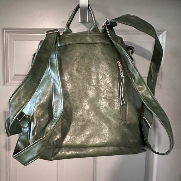 Modern+Chic Brielle green backpack - Picture 4 of 11